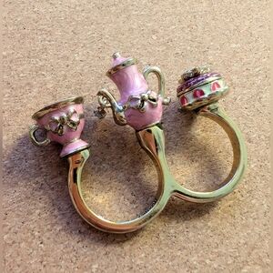 Betsey Johnson Vintage Tea Party Two Finger Ring (approx sz 7/8)
